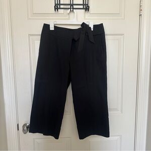 Ann Taylor Black Cropped Capris with Bow